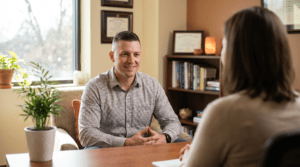 A veteran visiting an addiction reatment therapist